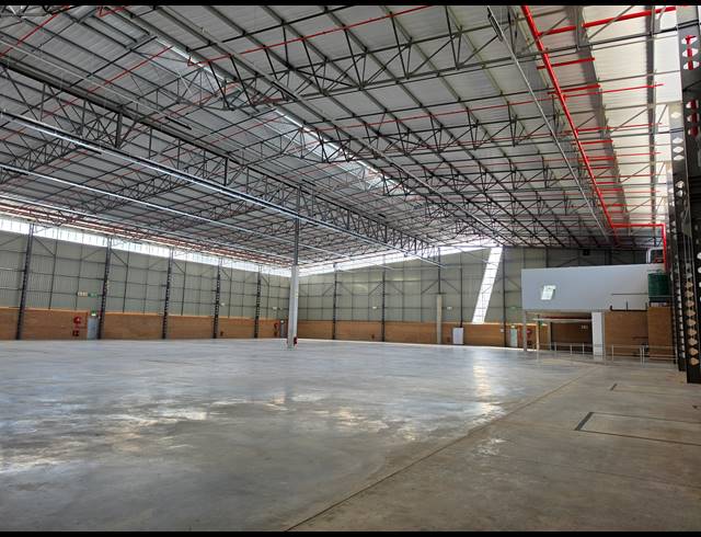 3,107M² WAREHOUSE TO LET IN AIRPORT PARK
